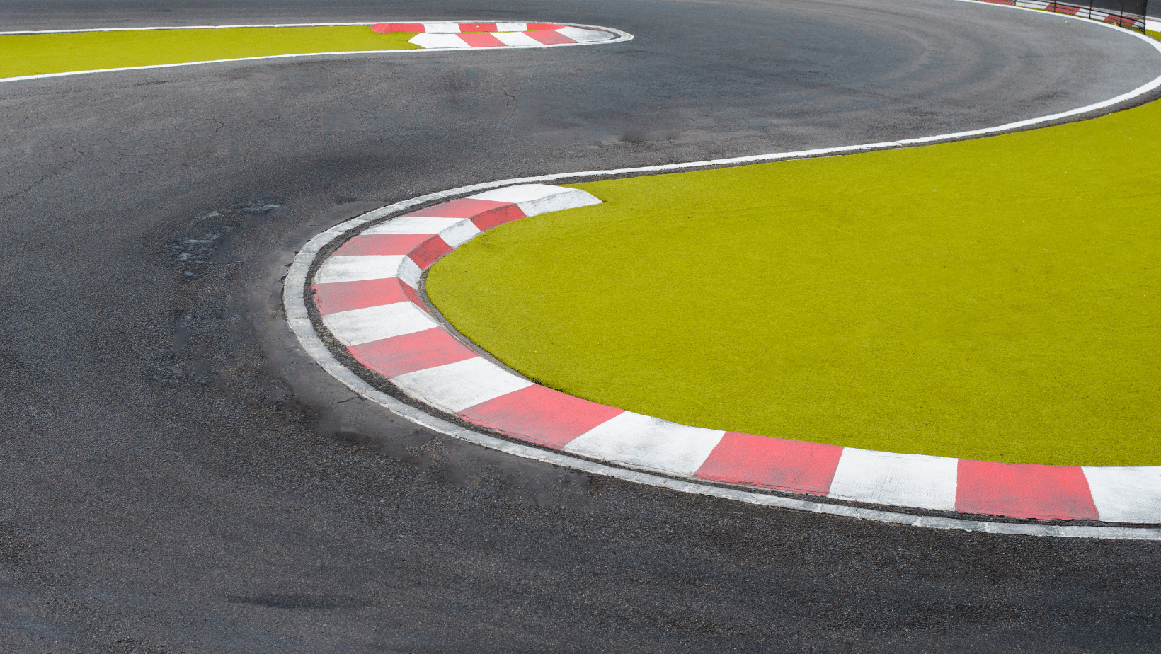 race track going around a bend